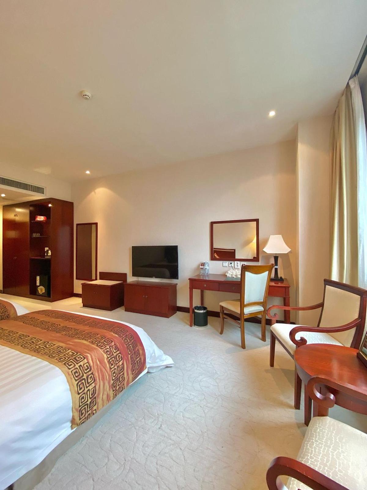 Beijing Palace Soluxe Hotel Astana Luaran gambar A room at the hotel