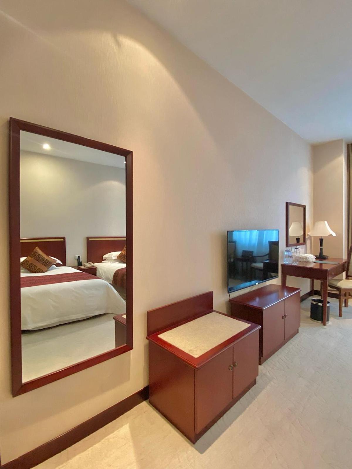 Beijing Palace Soluxe Hotel Astana Luaran gambar A room at the hotel