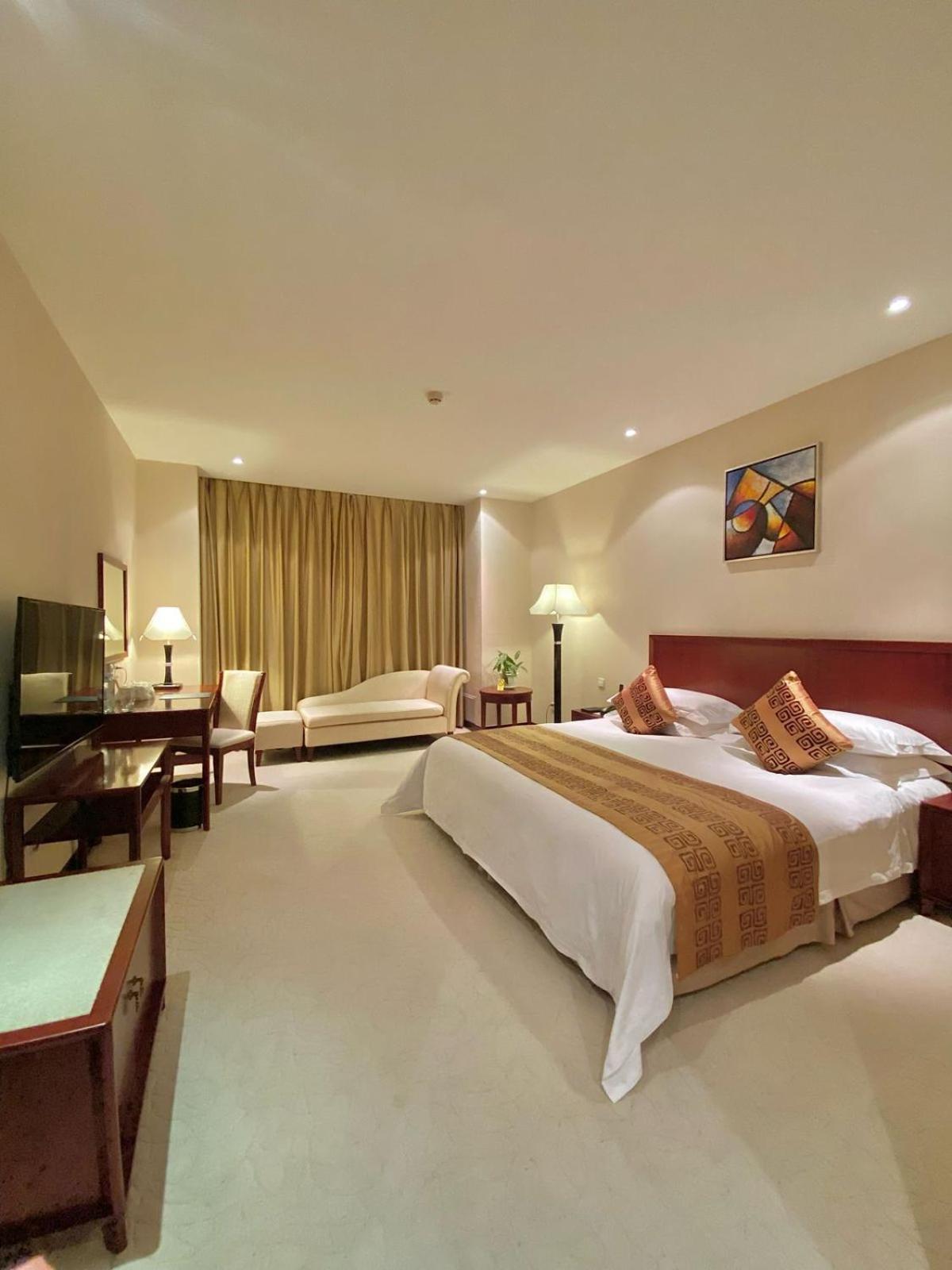 Beijing Palace Soluxe Hotel Astana Luaran gambar A room at the hotel