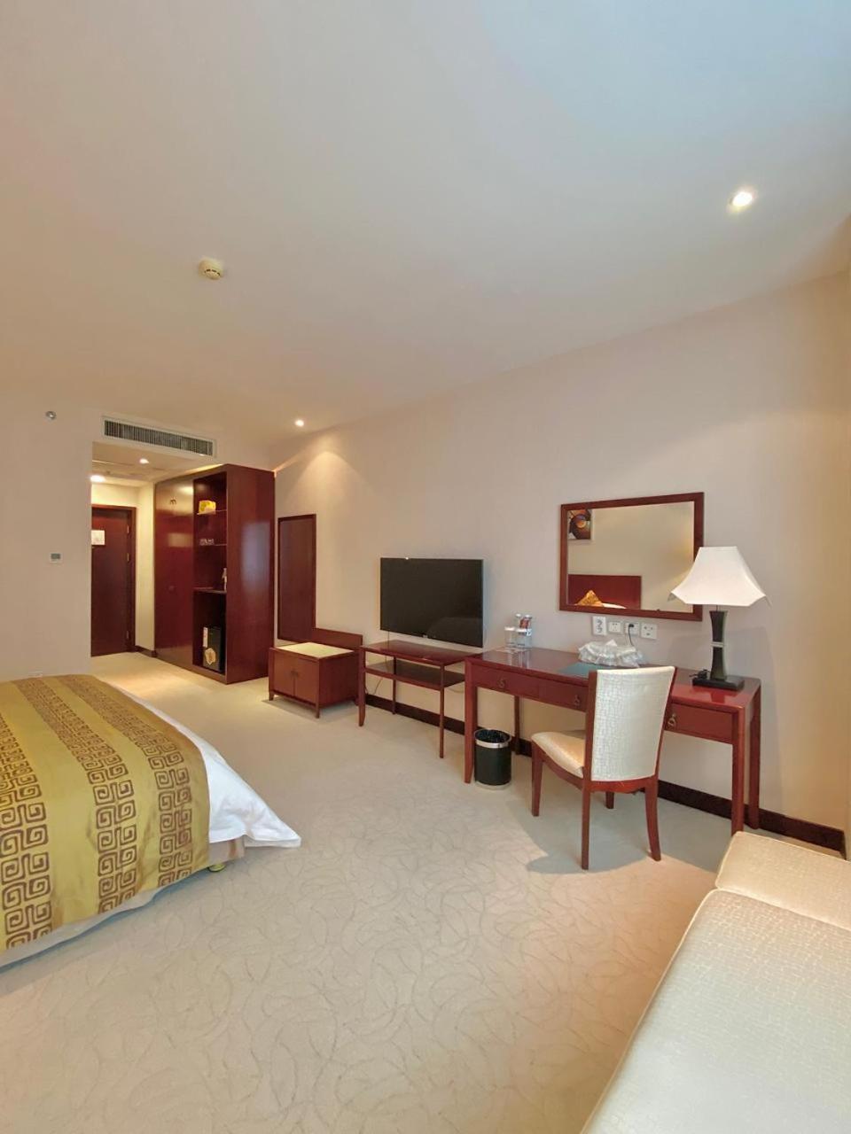 Beijing Palace Soluxe Hotel Astana Luaran gambar A room at the hotel
