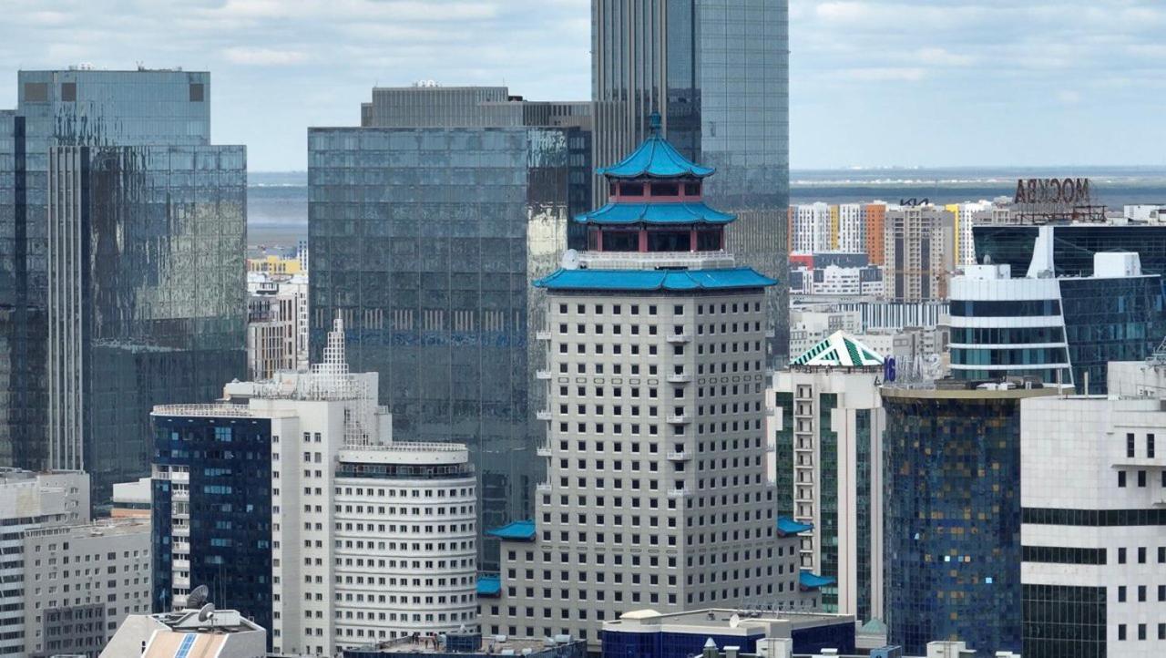Beijing Palace Soluxe Hotel Astana Luaran gambar The building in 2011