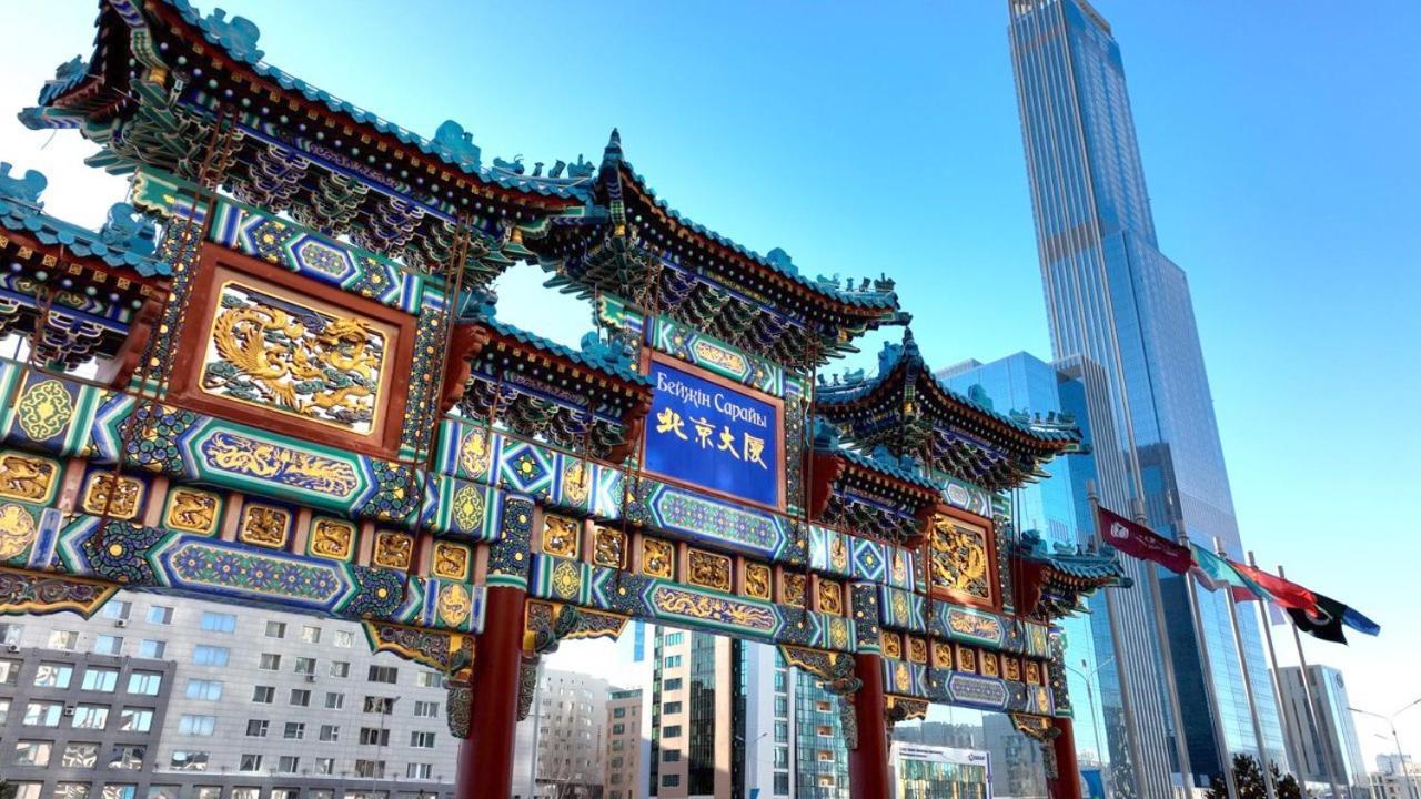 Beijing Palace Soluxe Hotel Astana Luaran gambar Chinatown gate