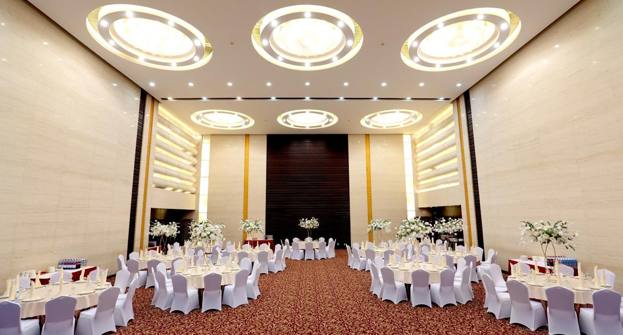 Beijing Palace Soluxe Hotel Astana Luaran gambar The ballroom