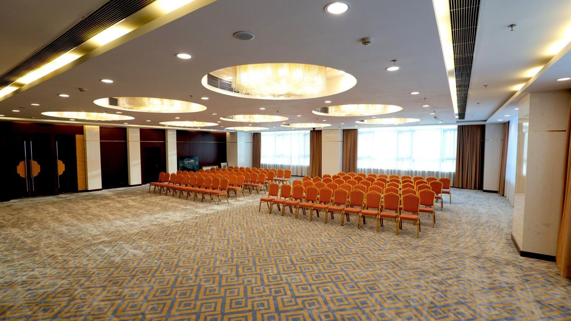 Beijing Palace Soluxe Hotel Astana Luaran gambar The ballroom