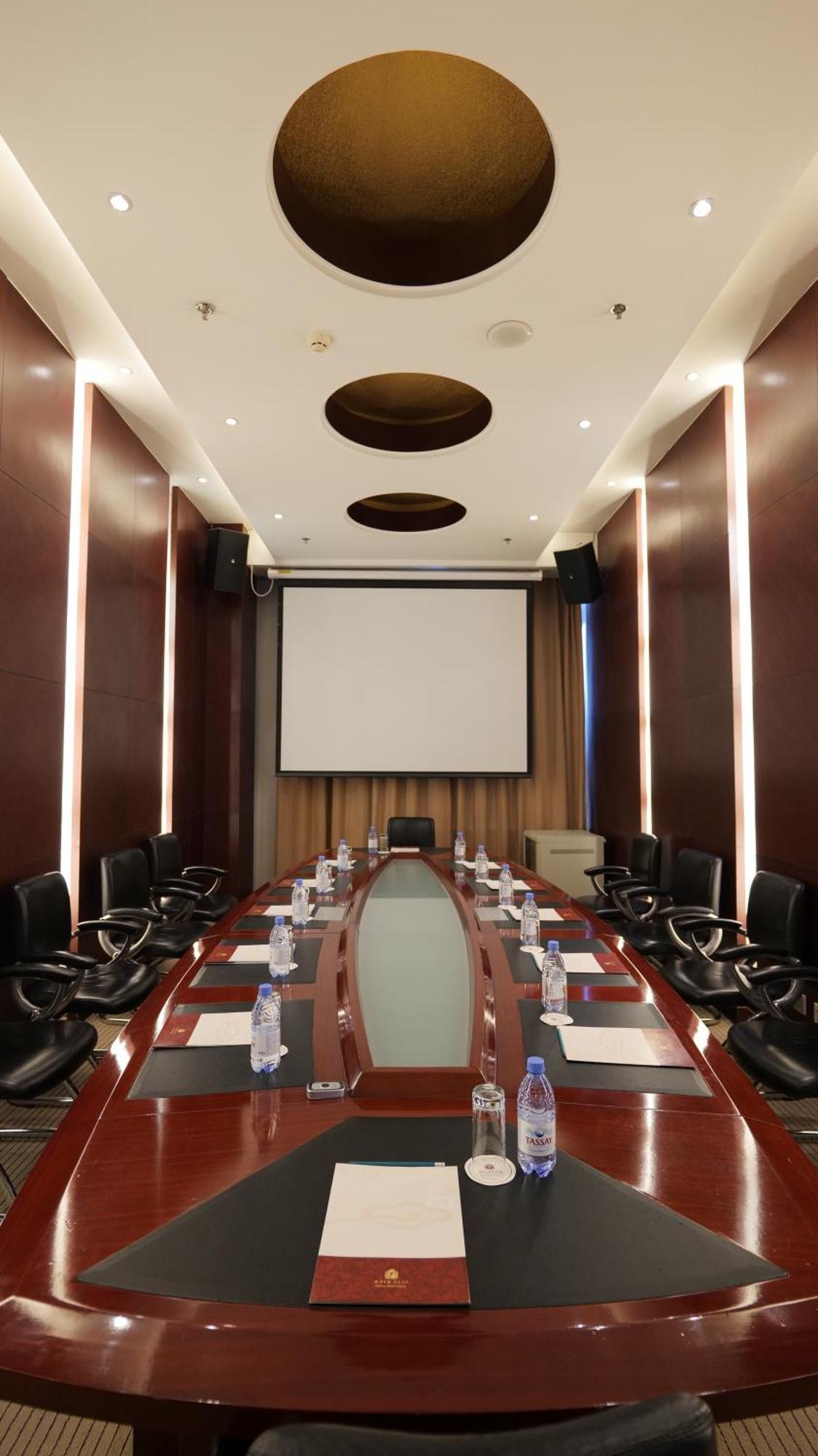 Beijing Palace Soluxe Hotel Astana Luaran gambar A meeting room