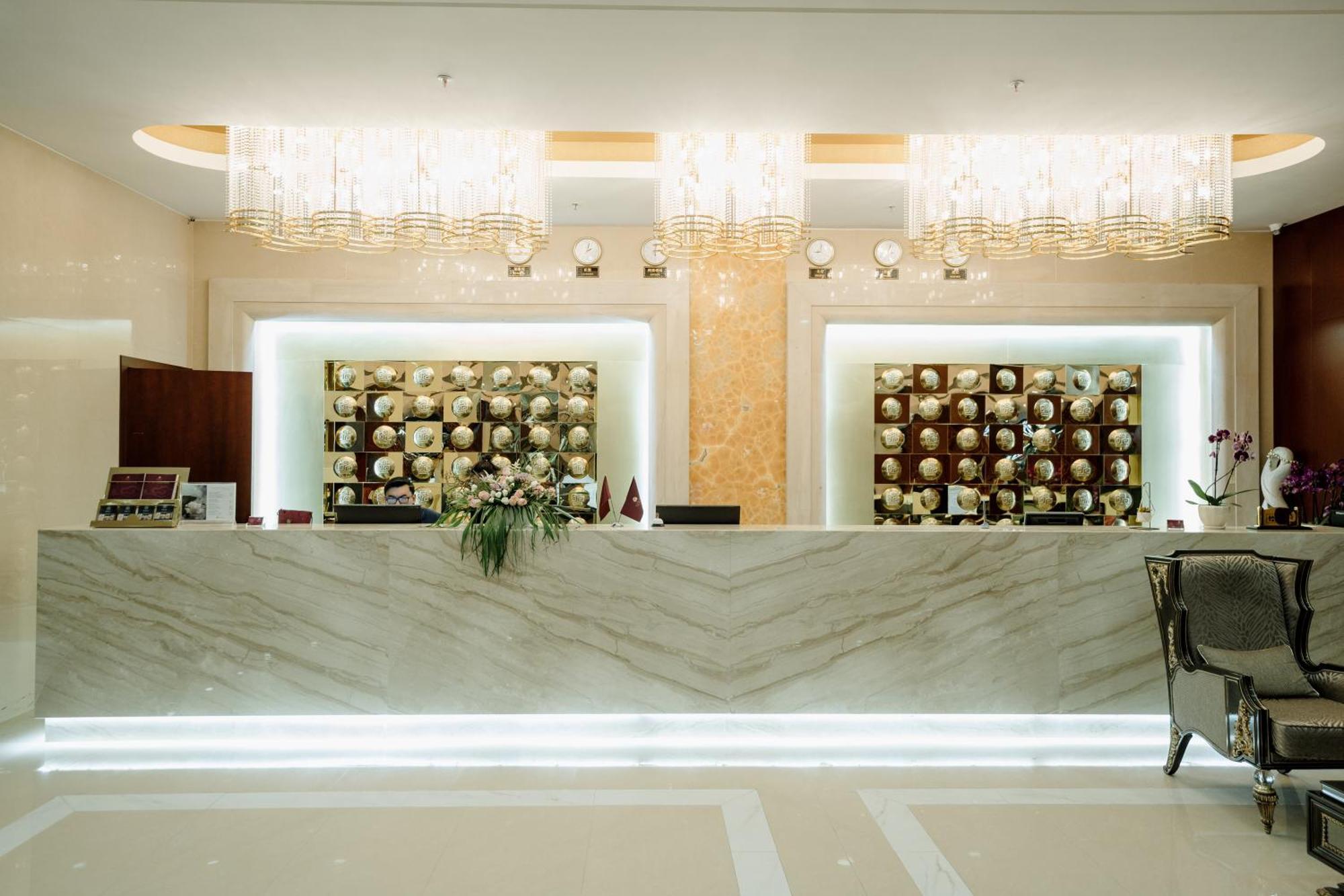 Beijing Palace Soluxe Hotel Astana Luaran gambar Reception