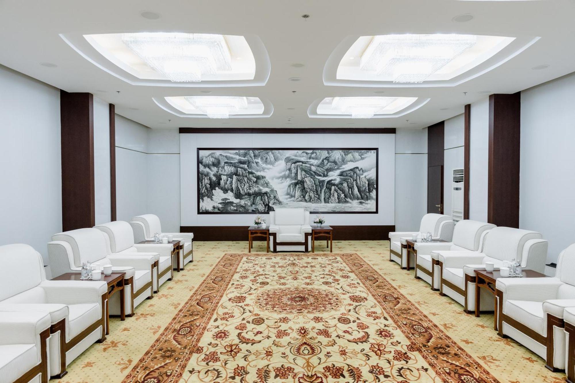 Beijing Palace Soluxe Hotel Astana Luaran gambar The waiting room of the airport
