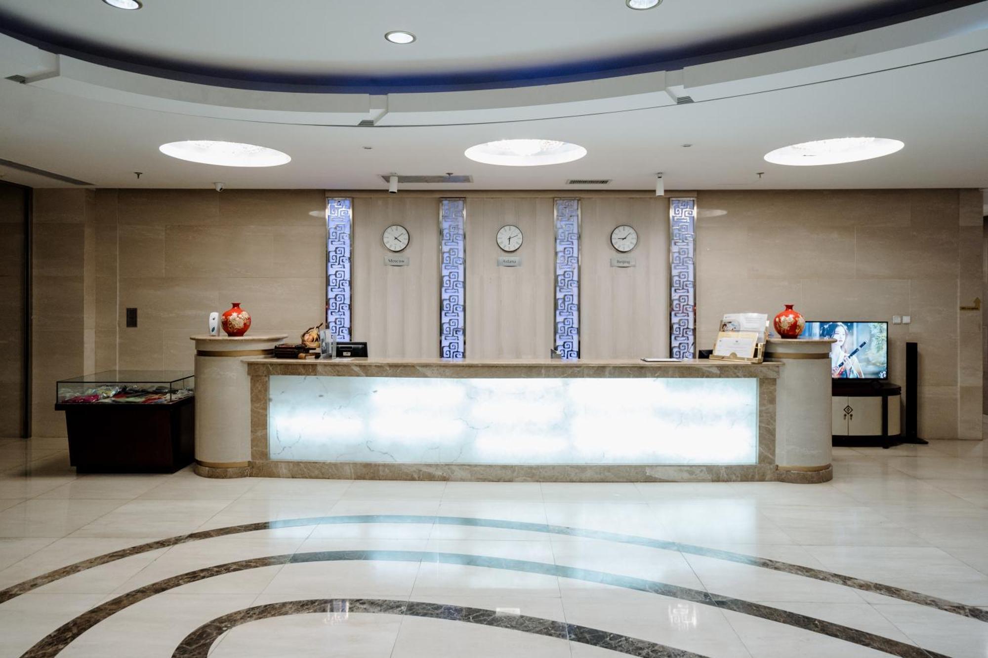 Beijing Palace Soluxe Hotel Astana Luaran gambar Reception desk