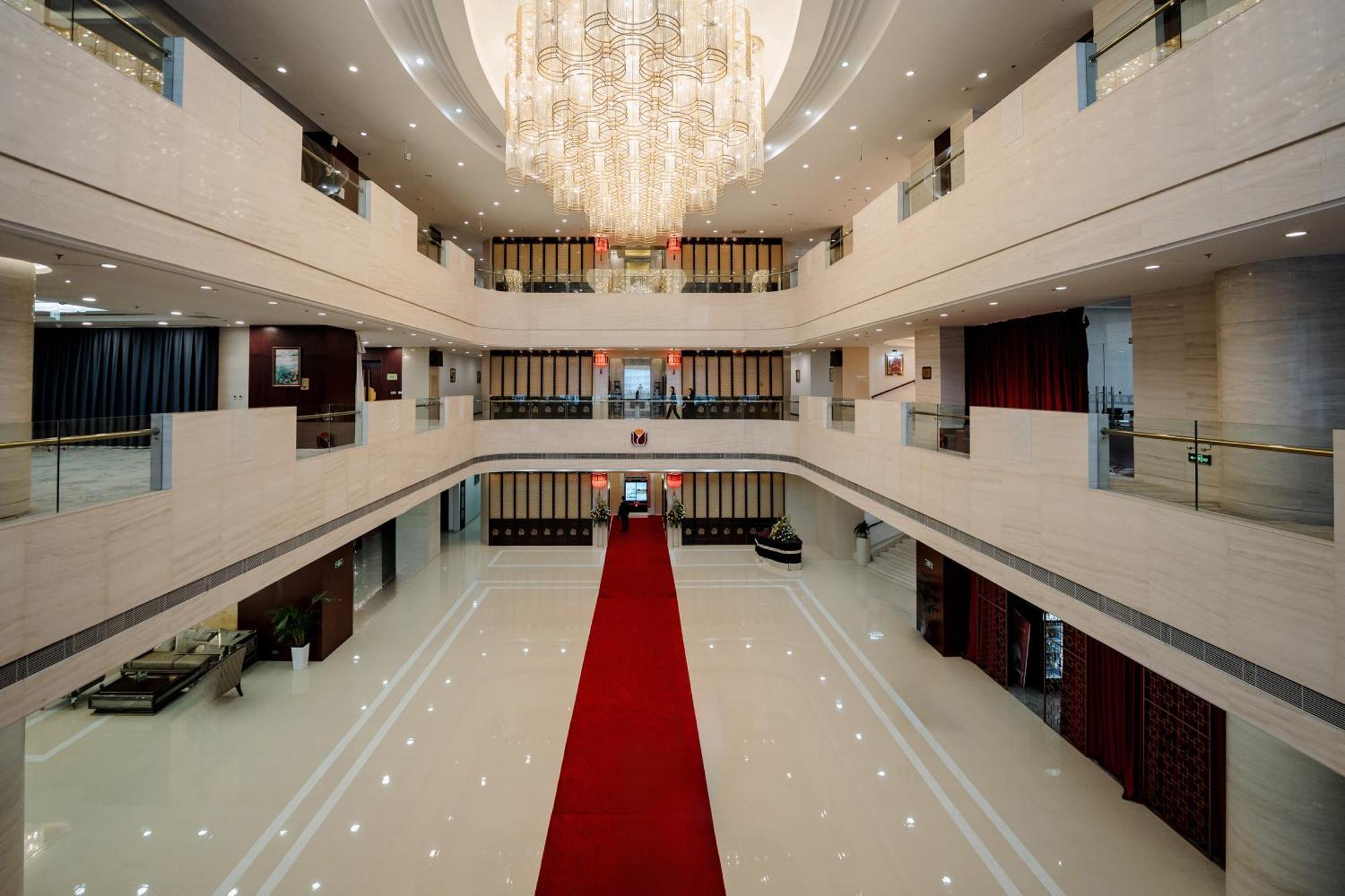 Beijing Palace Soluxe Hotel Astana Luaran gambar The lobby of the hotel
